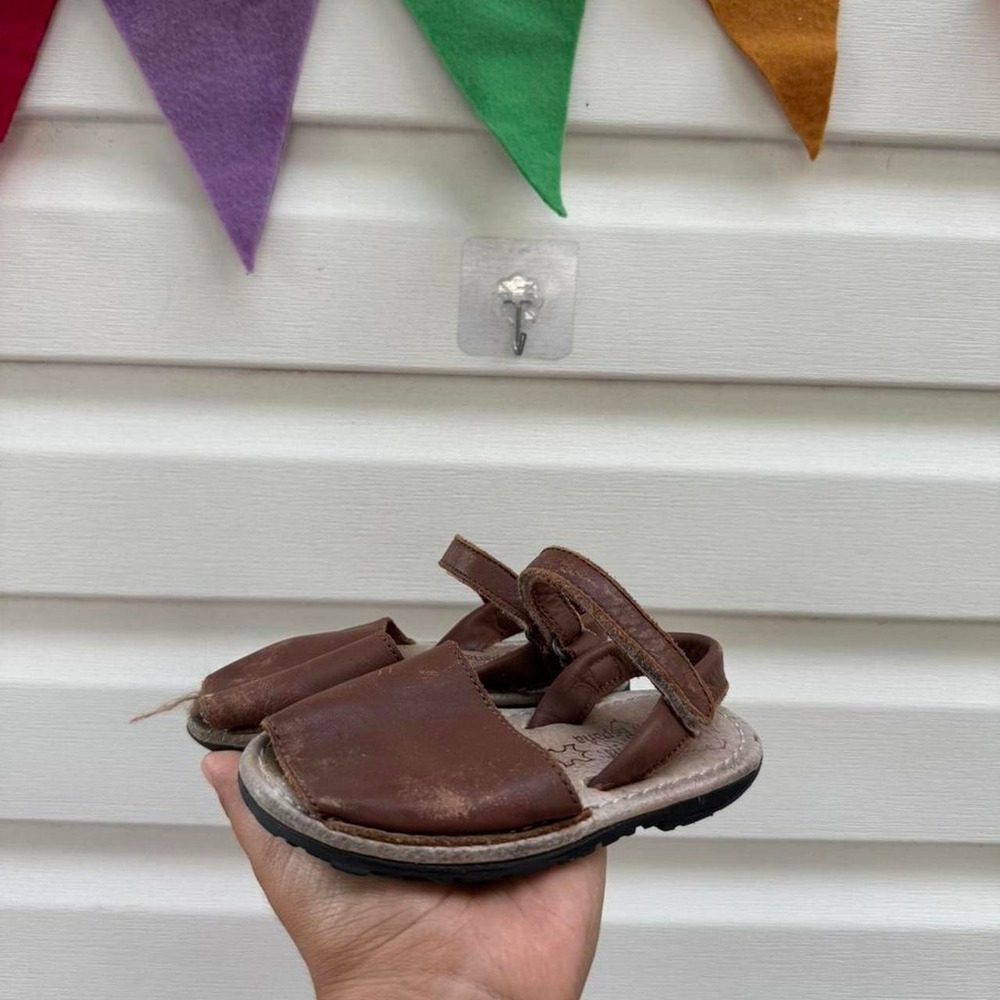 Brown leather Spanish sandals